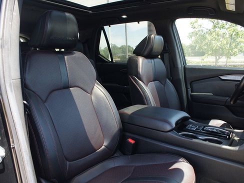 Used 2025 Honda Pilot Black Edition image 25