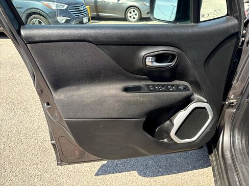 Used 2018 Jeep Renegade Sport w/ Power & Air Group image 11