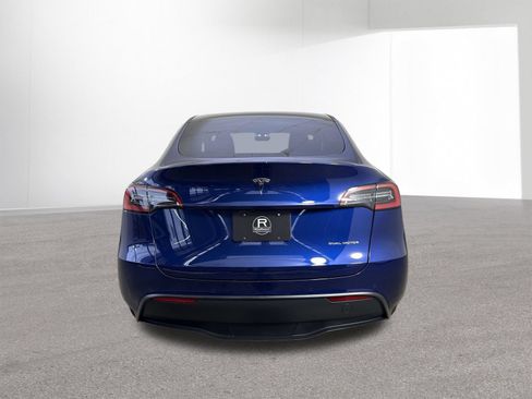 Used 2022 Tesla Model Y Long Range AWD/4WD image 31