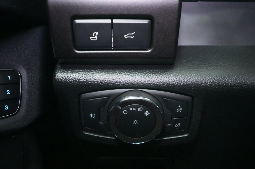 Used 2020 Ford Expedition Limited w/ Equipment Group 302A AWD/4WD image 49