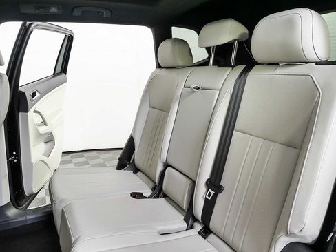 Certified 2023 Volkswagen Tiguan SE R-Line FWD image 22