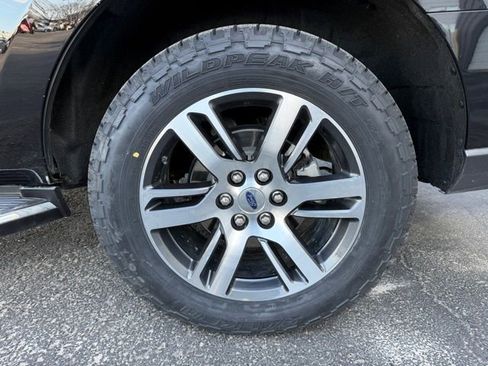 Used 2022 Ford Expedition XLT image 14