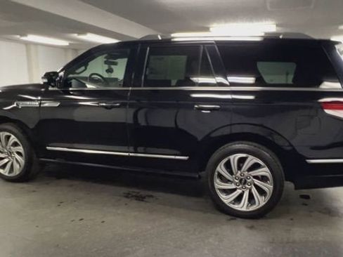 Used 2023 Lincoln Navigator Reserve image 6