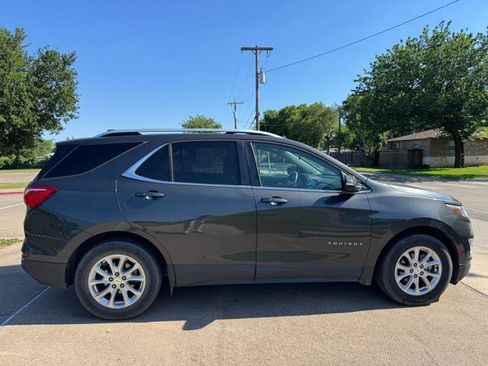 Used 2018 Chevrolet Equinox LT w/ Sun & Infotainment Package FWD image 5