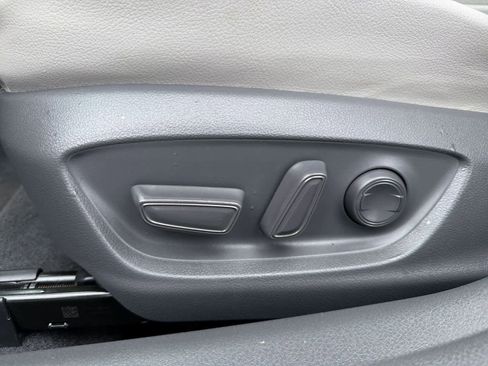 Used 2019 Toyota Camry SE image 18