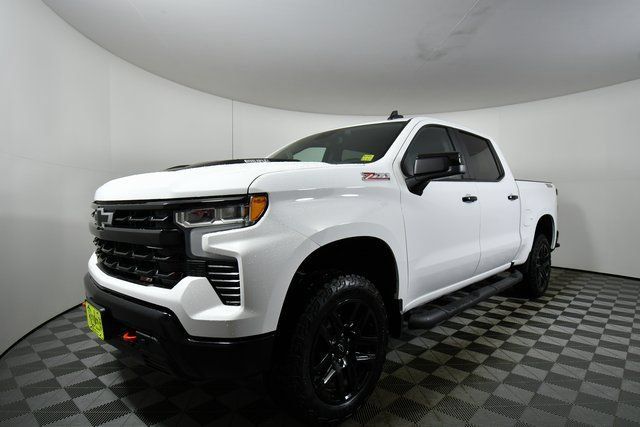 Used 2025 Chevrolet Silverado 1500 LT Trail Boss w/ Convenience Package II AWD/4WD image 6