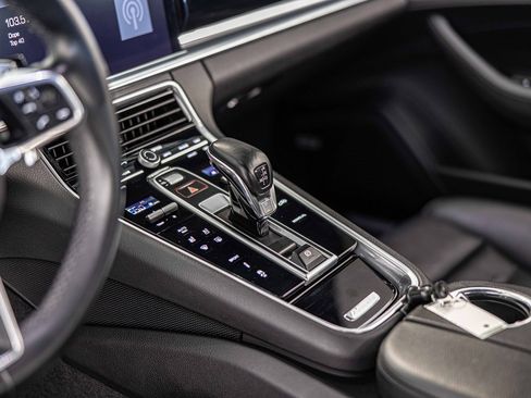 Used 2019 Porsche Panamera image 22