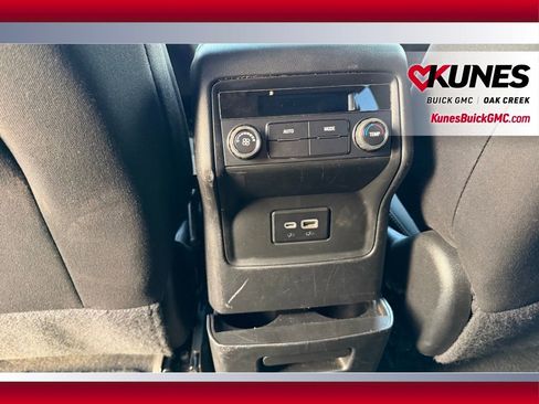 Used 2023 GMC Acadia SLE image 10