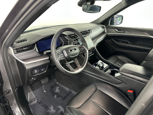 Certified 2024 Jeep Grand Cherokee L Limited w/ Black Appearance Package AWD/4WD image 3