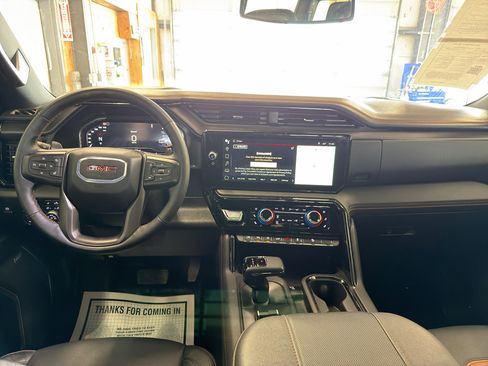 Used 2024 GMC Sierra 1500 AT4 w/ AT4 Preferred Package AWD/4WD image 32