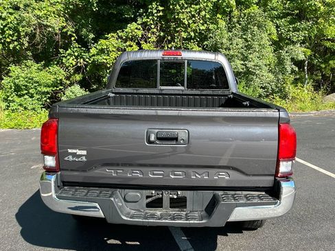 Certified 2022 Toyota Tacoma SR5 w/ SR5 Appearance Package (SM) AWD/4WD image 30
