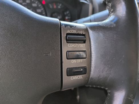 Used 2004 Nissan Titan LE w/ (Tow) Big Tow Pkg RWD image 22
