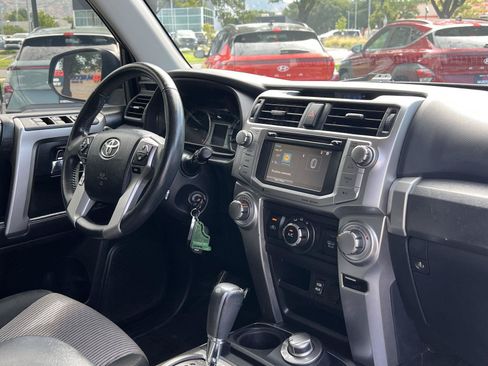 Used 2017 Toyota 4Runner SR5 AWD/4WD image 20