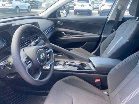 Used 2025 Hyundai Elantra SE FWD image 7