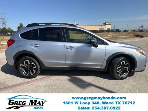 Used 2016 Subaru Crosstrek 2.0i Limited w/ Popular Package #1 AWD/4WD image 2