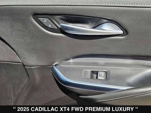 Used 2025 Cadillac XT4 Premium Luxury FWD image 31