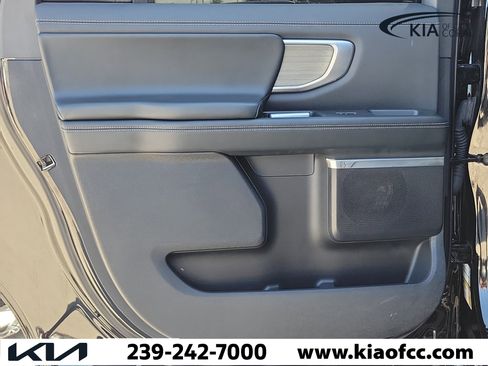 Used 2025 Ford Expedition Max Platinum AWD/4WD image 16