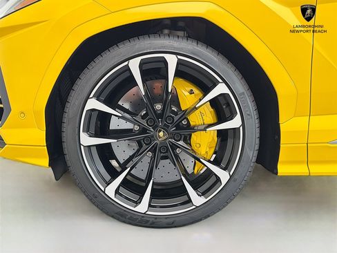 Used 2022 Lamborghini Urus AWD/4WD image 44