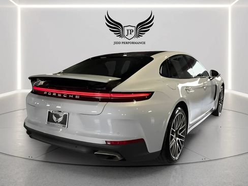 Used 2024 Porsche Panamera image 8