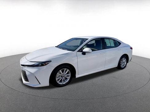 Used 2025 Toyota Camry LE image 8