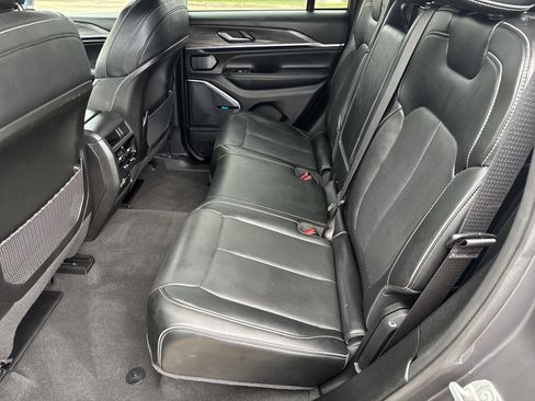 Used 2022 Jeep Grand Cherokee Overland RWD image 6