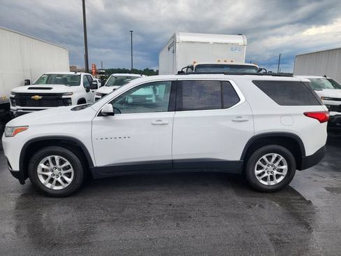 Used 2019 Chevrolet Traverse LT FWD image 2