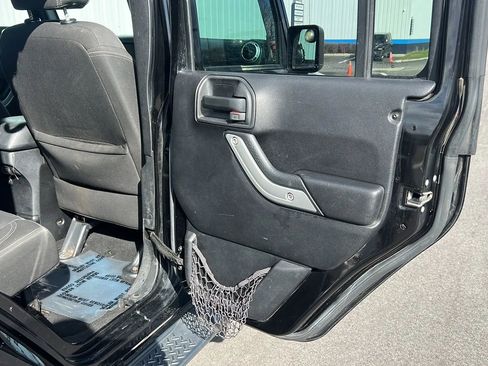 Used 2016 Jeep Wrangler Unlimited Sahara AWD/4WD image 16
