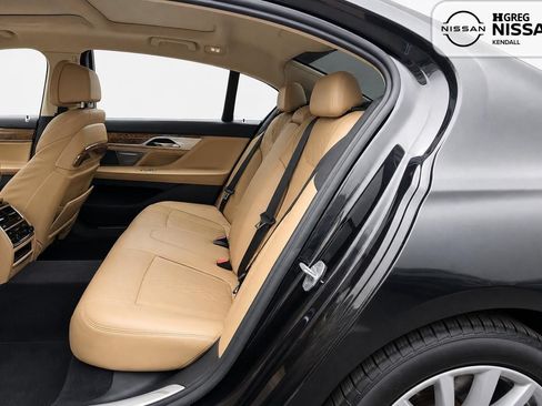 Used 2018 BMW 740i RWD image 13