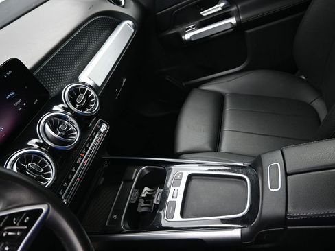 Used 2025 Mercedes-Benz GLB 250 4MATIC image 20