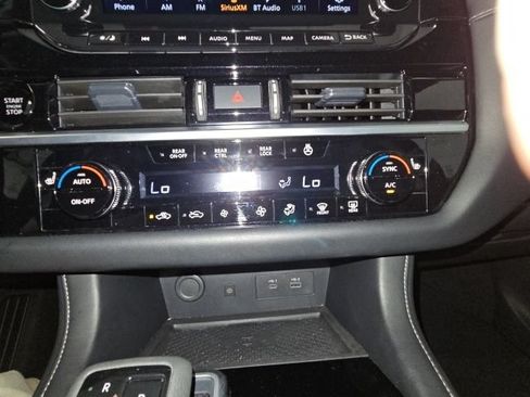 Certified 2025 Nissan Pathfinder SL AWD/4WD image 14