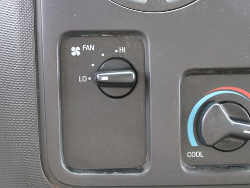 Used 2015 Ford E-350 and Econoline 350 Super Duty image 30