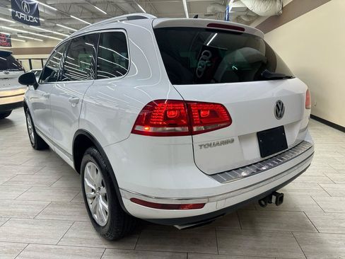 Used 2015 Volkswagen Touareg Sport AWD/4WD image 9
