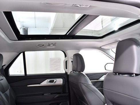 New 2025 Ford Explorer Active w/ Active Comfort Package image 18