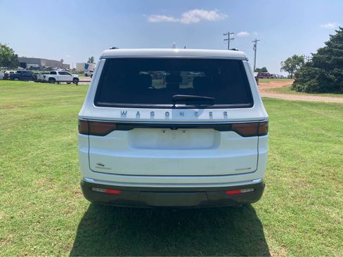 Used 2022 Jeep Wagoneer Series III AWD/4WD image 7