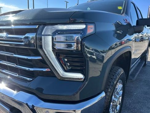 Used 2025 Chevrolet Silverado 2500 LTZ w/ LTZ Convenience Package image 9