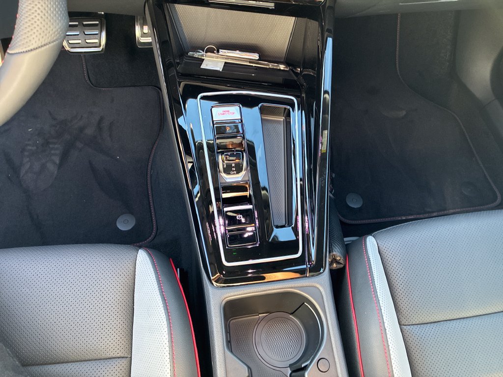 New 2026 Volkswagen GTI SE FWD image 15
