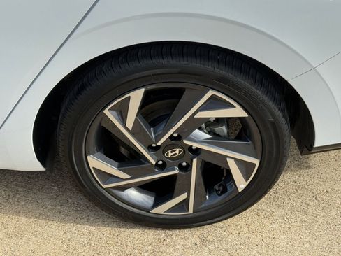 Used 2025 Hyundai Elantra Limited image 31