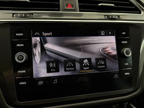Used 2020 Volkswagen Tiguan SE w/ Panoramic Sunroof Package AWD/4WD image 27