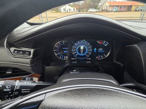 Used 2019 Cadillac Escalade Premium Luxury image 24