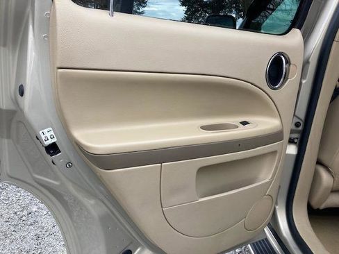 Used 2009 Chevrolet HHR LT w/ LT Preferred Equipment Group image 24