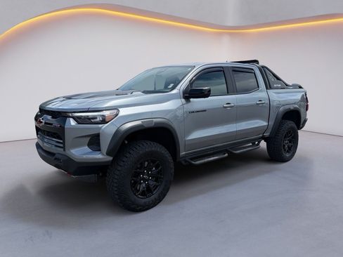 Used 2025 Chevrolet Colorado ZR2 w/ Midnight Edition AWD/4WD image 7