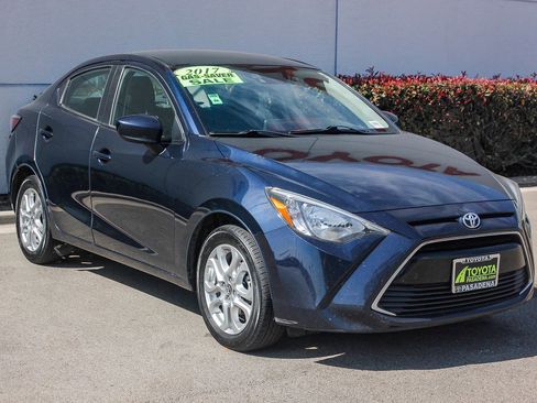 Used 2017 Toyota Yaris iA image 3