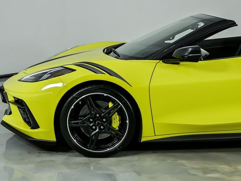 Used 2021 Chevrolet Corvette Stingray Premium Conv w/ Z51 Performance Package image 7