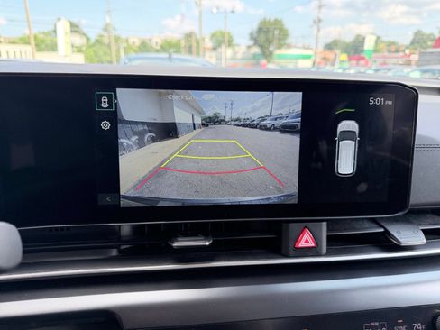 Used 2026 Kia Carnival FWD image 25