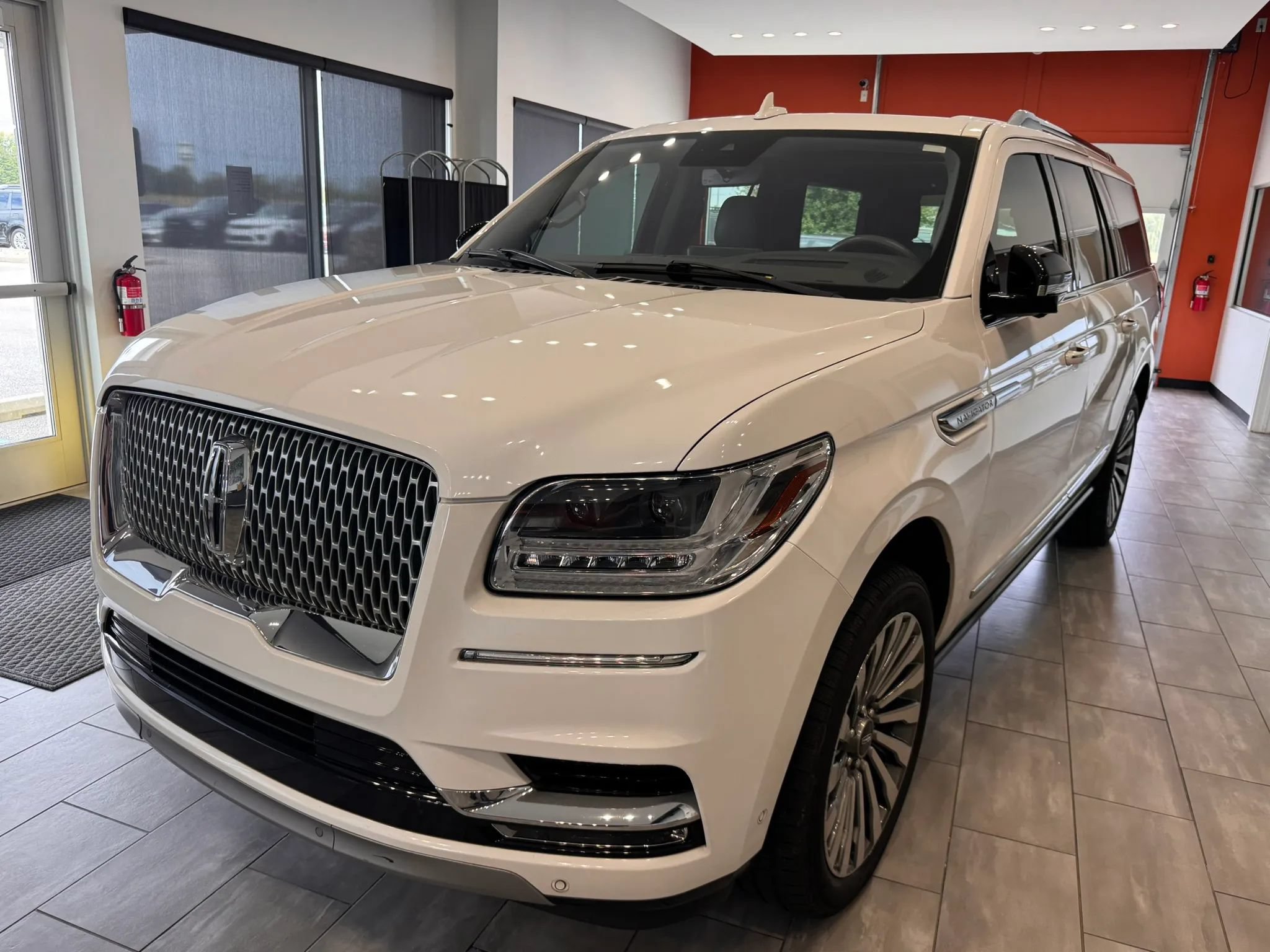 Used 2020 Lincoln Navigator L Reserve w/ Luxury Package AWD/4WD image 7