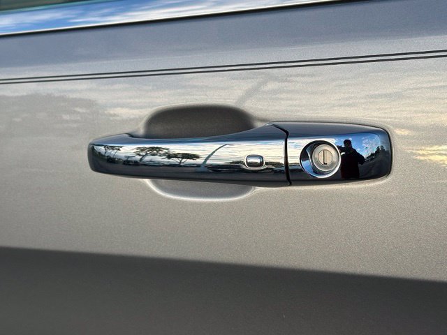Used 2017 Jeep Grand Cherokee Limited w/ Trailer Tow Group IV AWD/4WD image 11