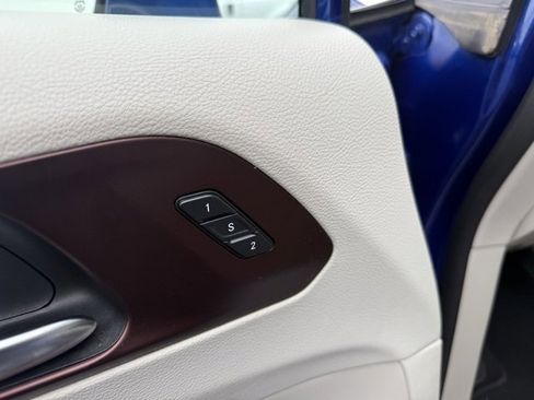 Used 2020 Chrysler Pacifica Limited image 15