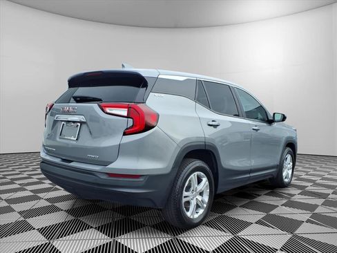 Used 2024 GMC Terrain SLE image 8