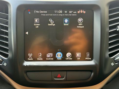 Used 2016 Jeep Cherokee Latitude w/ Cold Weather Group AWD/4WD image 26