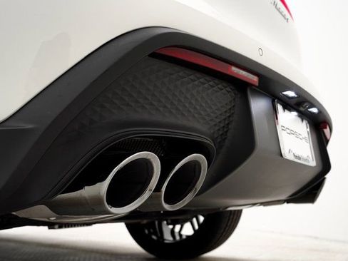 Certified 2025 Porsche Macan AWD/4WD image 33